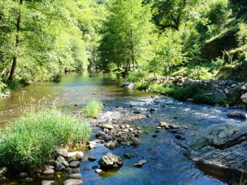 S'installer dans le village de Saint Geniez O Merle