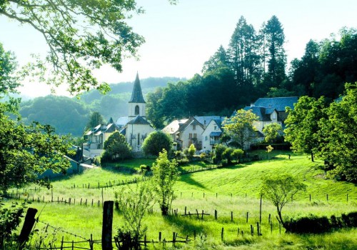 S'installer dans le village de Forgès