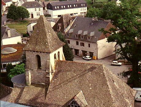 S'installer dans le village de Servières le Château