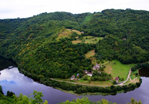 S'installer dans le village de Hautefage