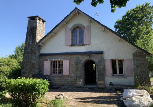 MAISON EN PIERRES PROCHE DU LAC DE FEYT